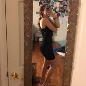 black bodycon dress